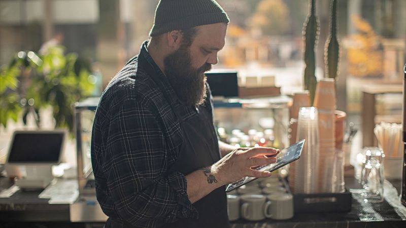 Small business cafe owner creates a custom onboarding process for new hires with an iPad and Jamf.