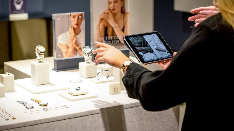 An employee at Daniel Wellington's retail location uses their Jamf-managed iPad to show a customer their brand Look Book.